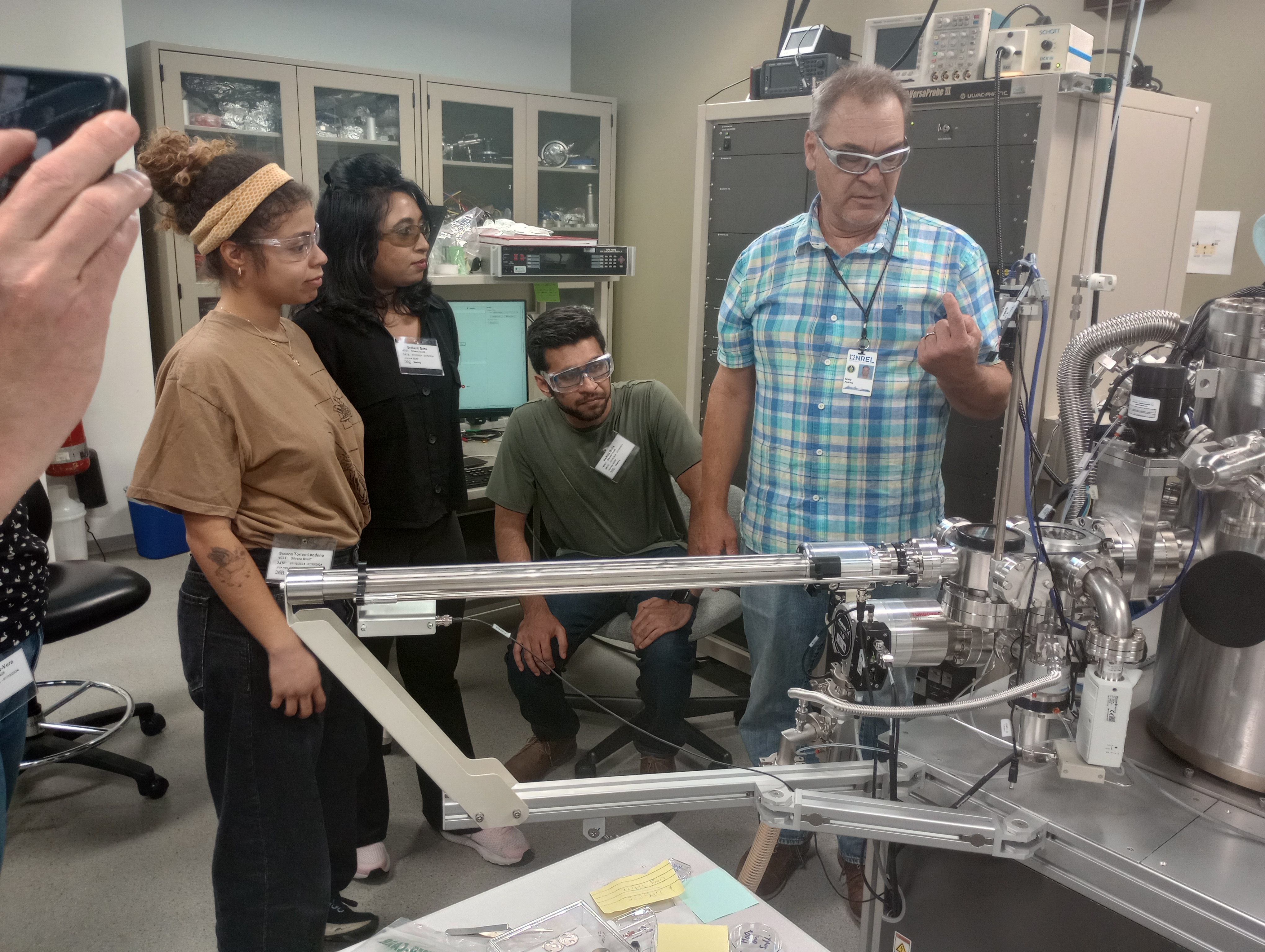 Students at an NREL laboratory demonstration